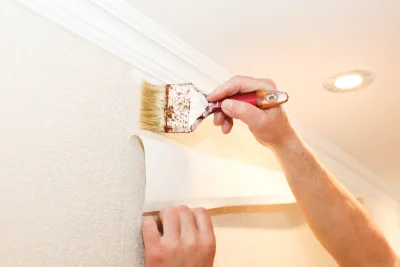Pose de papier peint à Cuzance — revêtements muraux et toiles de verre